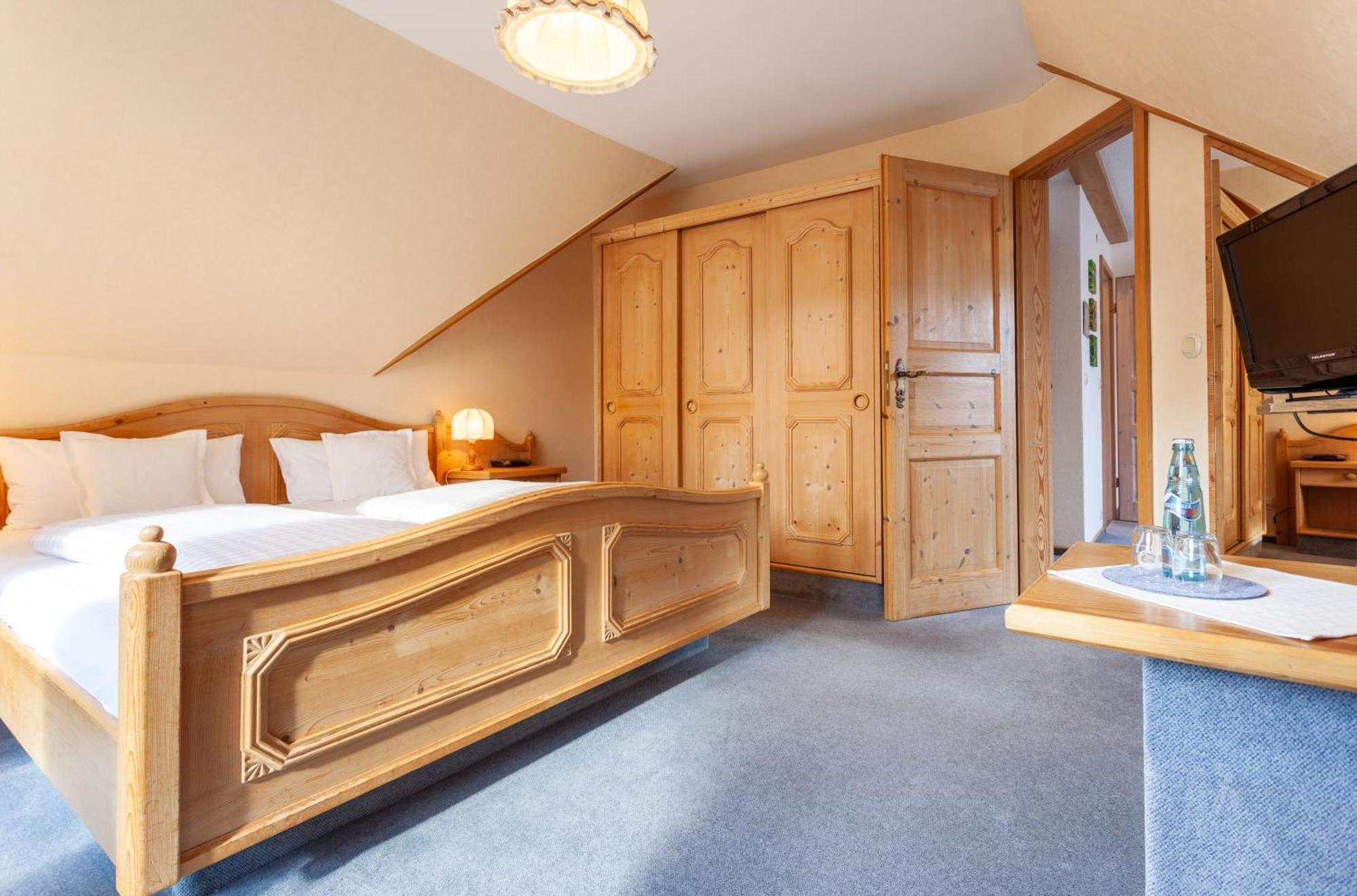 Hotel Sauerlaender Hof Віллінген Екстер'єр фото